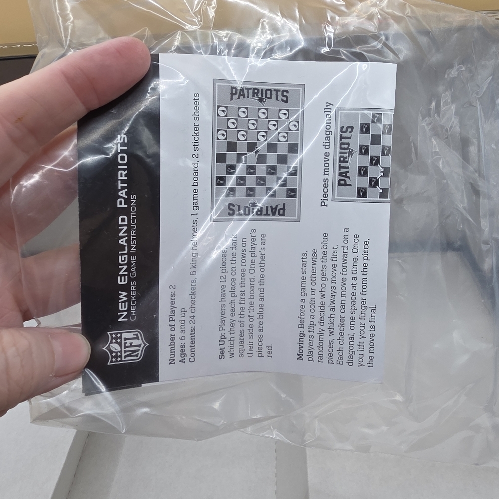 NFL New England Patriots Checkers Board Game MasterPieces - Picture 4 of 4